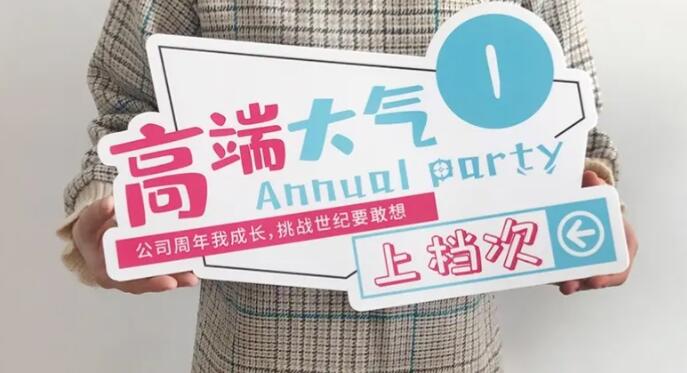 kt板手舉牌照片.jpg kt板手舉牌照片.jpg